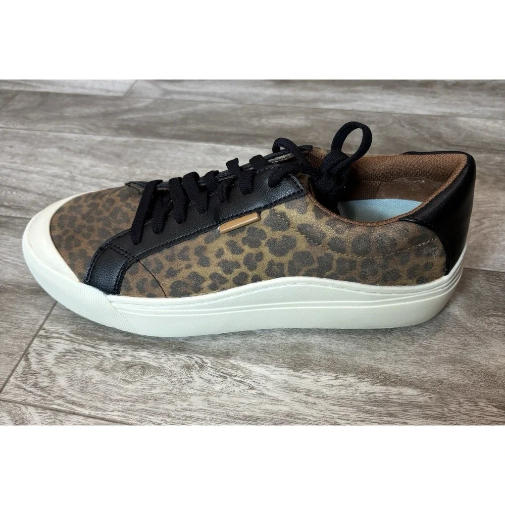 Size 9.5W - Dr. Scholl's Lace Up Leopard Print‎ Time Off Sneakers Shoes